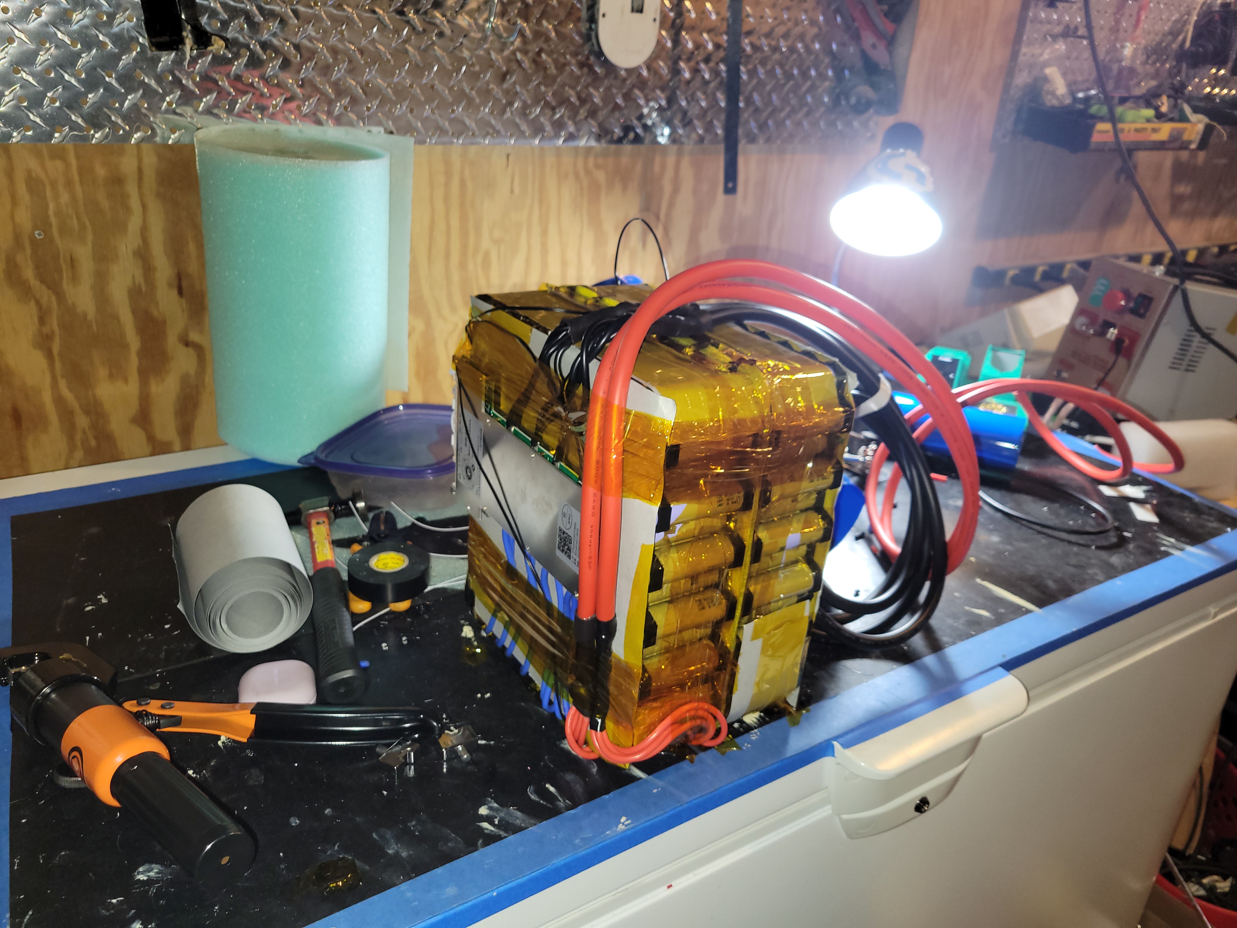 Battery pack with high-current wires attached